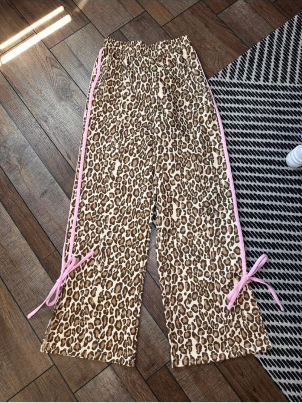 Leopard Print Wide-Leg Pants with Pink Side Trim size xs